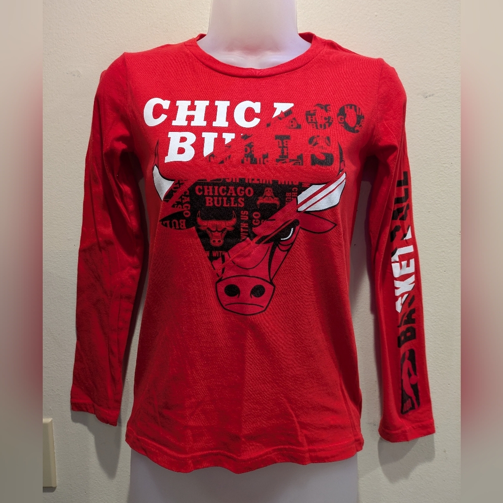 NBA  Red Long Sleeve Shirt size Small 8 Kid's